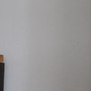 Bij traditioneel stucwerk wordt gebruik gemaakt van gips of cement gebonden materialen